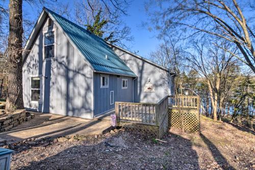 Table Rock Lakefront Getaway With Private Swim Dock!