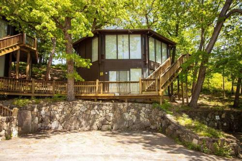 Unit 18 - Treetop 2 Bedroom Villa