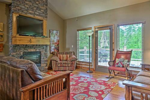 Branson Area Goldilocks Lodge With Private Deck!
