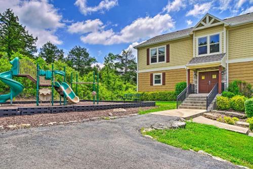 Branson Area Goldilocks Lodge With Private Deck!