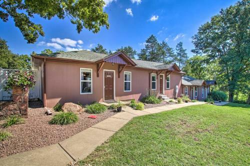 Cozy Ironton Cabin With Shared Pool And Private Patio!