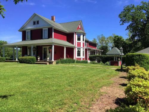 Plain & Fancy Bed & Breakfast