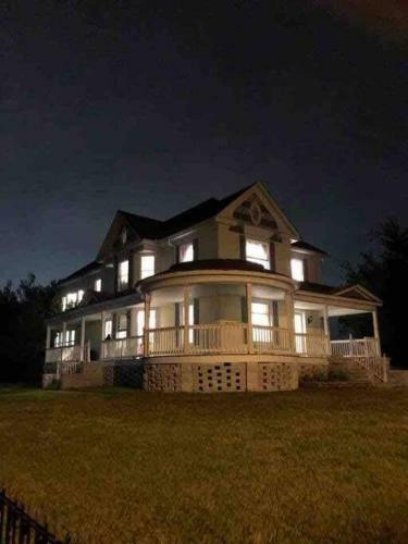 Victorian Charm Centrally Located