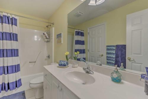 Apartamento Magnificent Lake-view Condo With Pool Access!