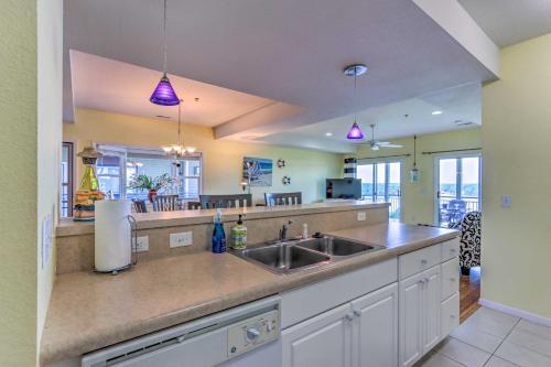 Apartamento Magnificent Lake-view Condo With Pool Access!