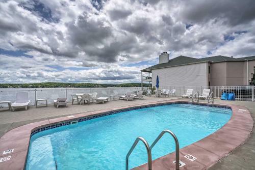 Apartamento Lakefront Escape With Dock, Slip And Pool Access!