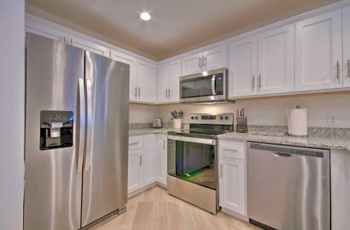 Apartamento Lakefront Escape With Dock, Slip And Pool Access!