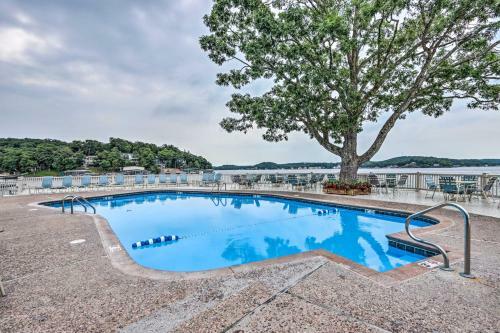 Apartamento Stunning Waterfront Lake Ozark Condo With Pool!