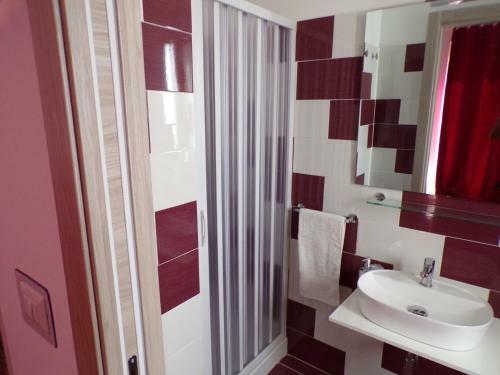 Hostal Nuova Aurora Rent Rooms
