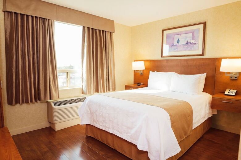 Hotel Rosslyn Inn & Suites