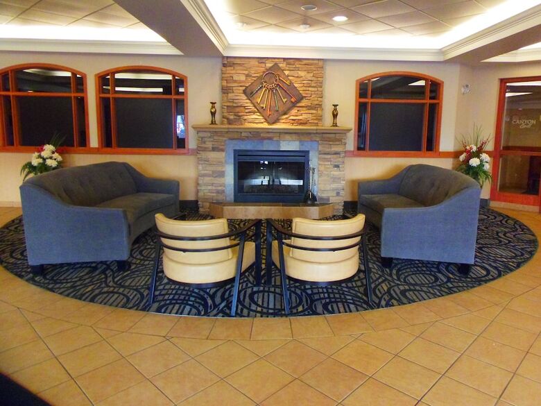 Hotel Rosslyn Inn & Suites