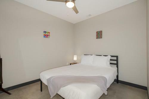 Beautiful Spacious 3 Bed Condominium 408