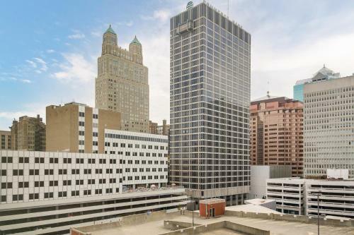 Beautiful Spacious 3 Bed Condominium 901