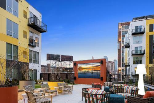 Upscale Stay With Amenities Galore 348