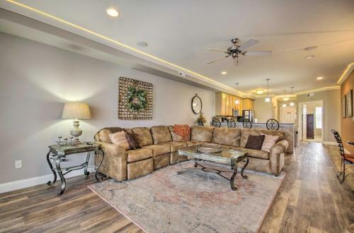 Apartamento Top Floor End Unit Condo With Resort Perks!