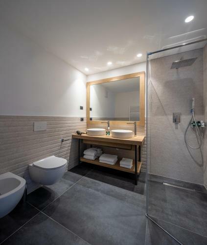 Aris Apartments & Sky Pool - Tonellihotels