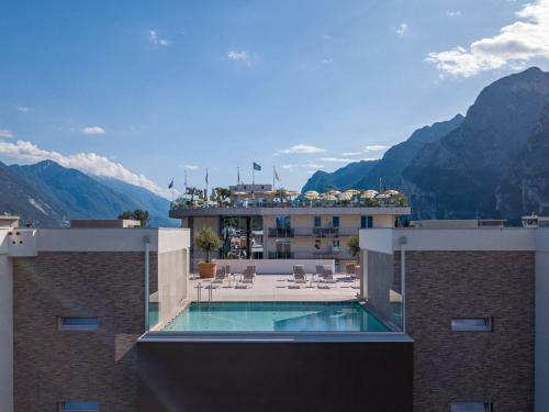 Aris Apartments & Sky Pool - Tonellihotels