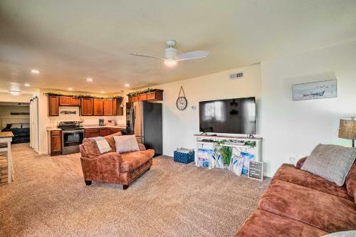 Apartamento Reeds Spring Condo With Balcony And Shared Pools!
