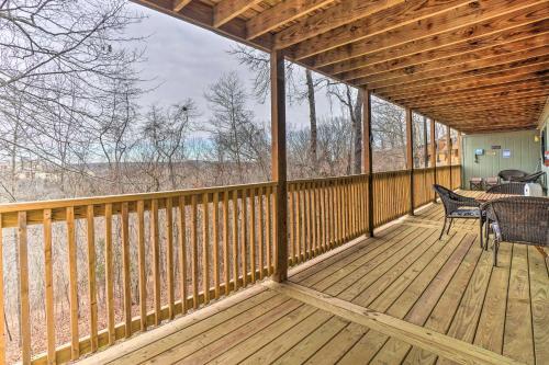 Apartamento Reeds Spring Condo With Balcony And Shared Pools!