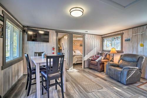 Reeds Spring Lakefront Cabin With Resort Perks!