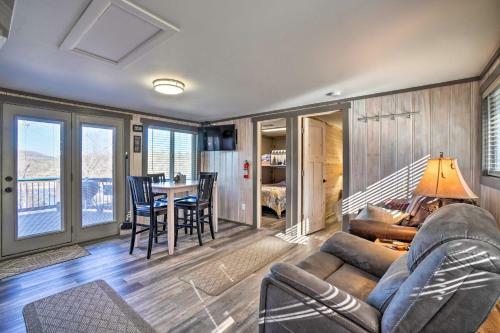 Reeds Spring Lakefront Cabin With Resort Perks!