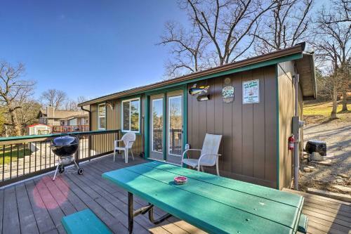 Reeds Spring Lakefront Cabin With Resort Perks!