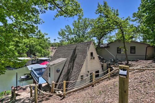 Lakefront Rocky Mount Cabin With Dock And Kayaks!