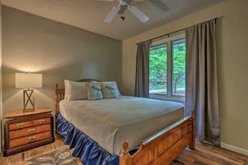 Spacious Lakefront Getaway - Family Friendly!