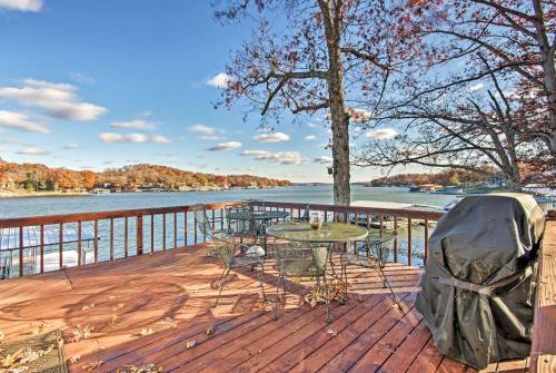 Lakefront House With Wraparound Deck And Sunroom!