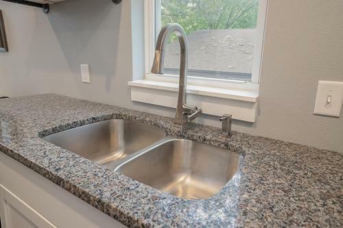 Apartamento Exquisite 1br/1ba + Kitchen - Historic C-street