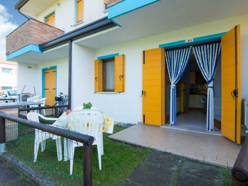 Delightful Holiday Home In Rosolina With A Shared Pool