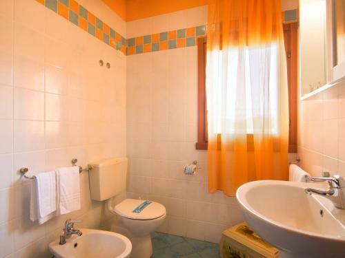 Charming Holiday Home In Rosolina With A Shared Pool