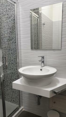 Hostal Marina Bay House