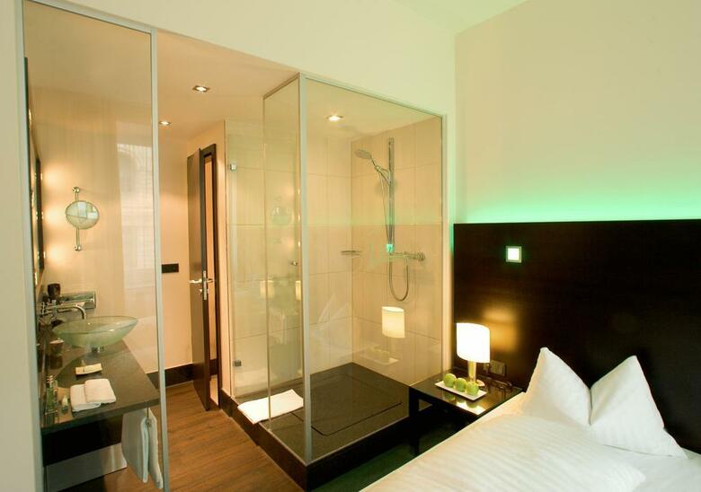 Hotel Flemings(.)