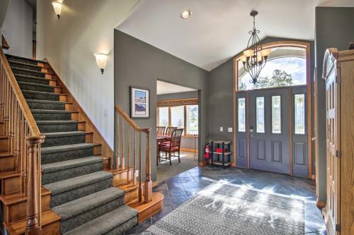 Large Home With Patio And Yard, 2 Mi To Downtown