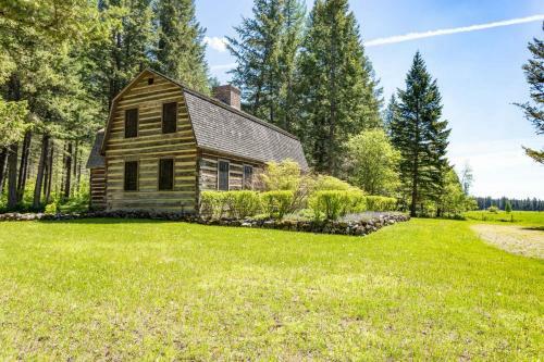 Living In The Past Log Home - Mins From Glacier!