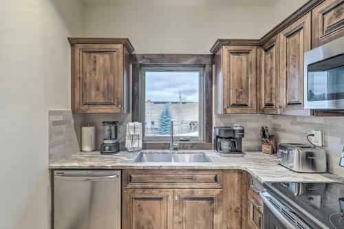 Apartamento Sleek Columbia Falls Condo Centrally Located