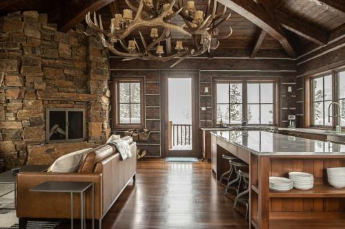 Big Sky Lookout Tower Cabins - Lone Peak