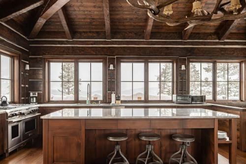Big Sky Lookout Tower Cabins - Lone Peak