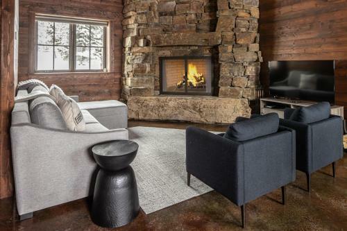 Big Sky Lookout Tower Cabins - Lone Peak