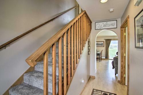 Airy Emigrant Townhome With Sweeping Mtn Views!