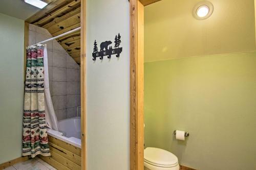 Airy Emigrant Townhome With Sweeping Mtn Views!