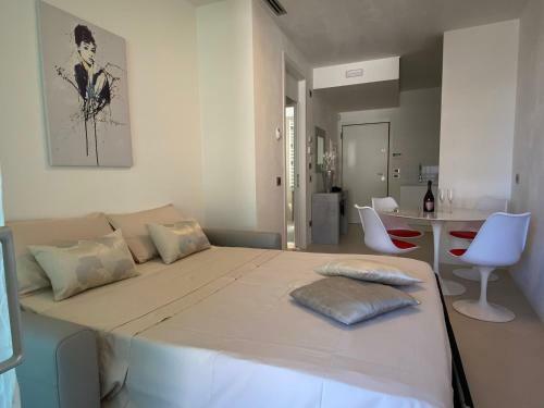 Sea View Embassy Apartment
