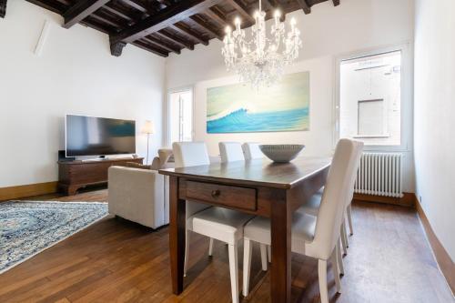 Exclusive Elegant Apartment In Pieno Centro! X4