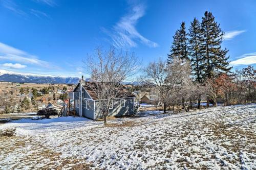 Updated Mountain-view Getaway With Private Hot Tub!