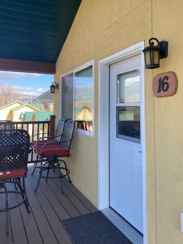 Hotel Yellowstone Riverside Cottages
