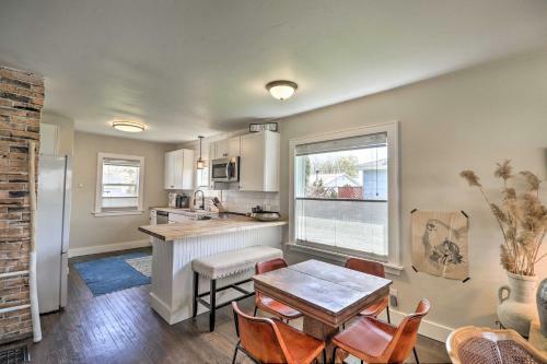 Luxe Glacier Getaway Walk To Downtown Kalispell!
