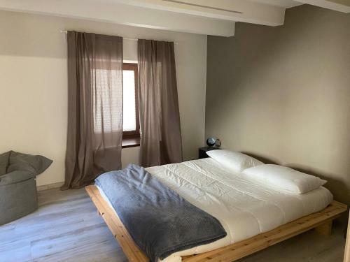 Bright Newly Renovated Apartment
