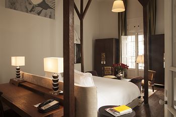 Hotel B