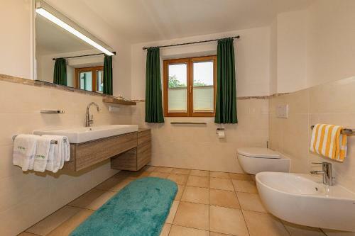 Neuerbaute Ferienhaush�lfte 4erspitzblick